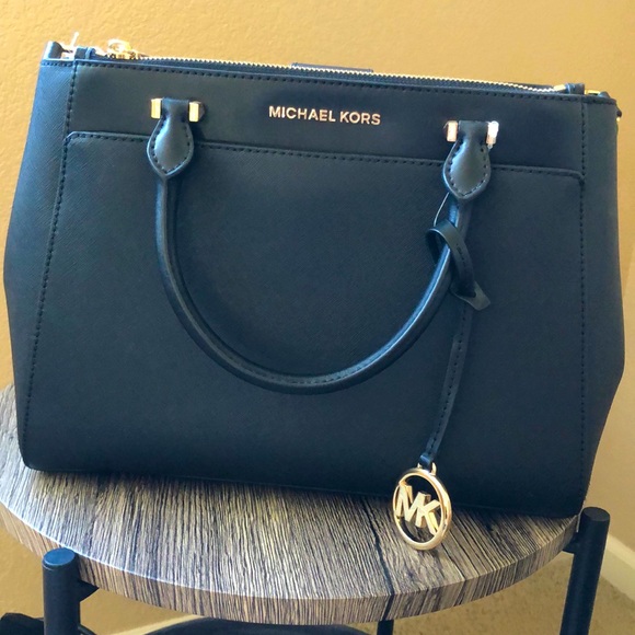 Michael Kors Handbags - Michael Kors Gibson Satchel